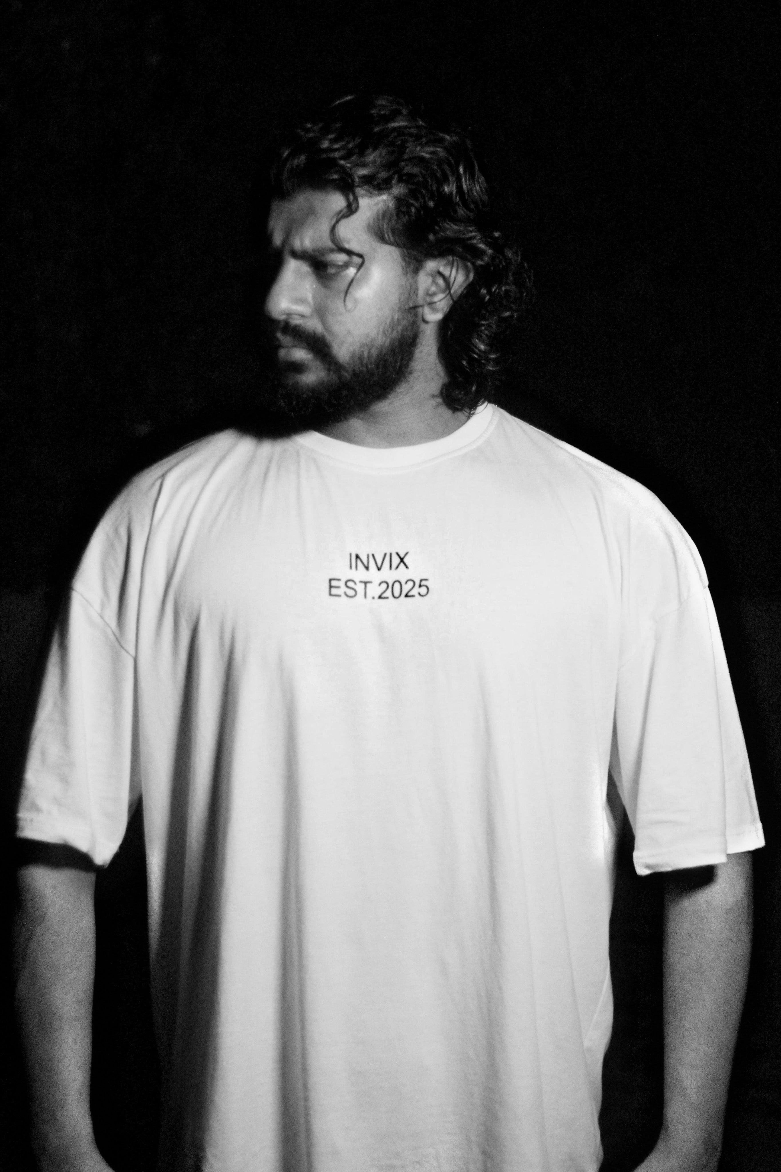 White baggy tee.